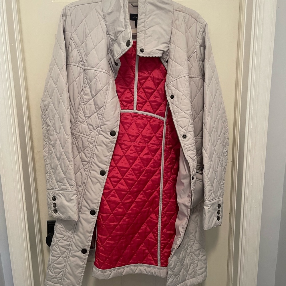 Lands End lightweight quilted jacket- light gray with pink lining. Size 6-8